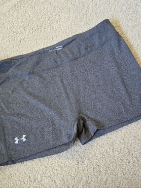 Under Armour HeatGear Athletic Shorts Soft & Stretchy Womens Size Large